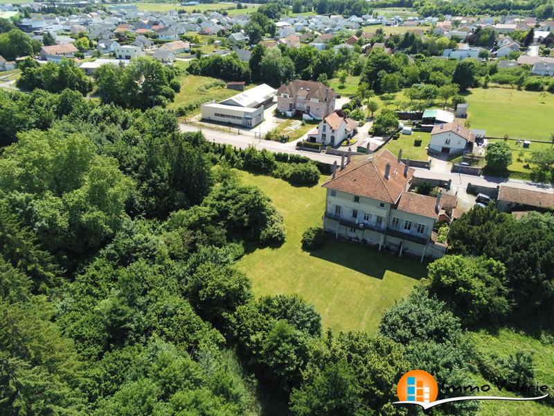 Maison - 854 m² - 19 pièces