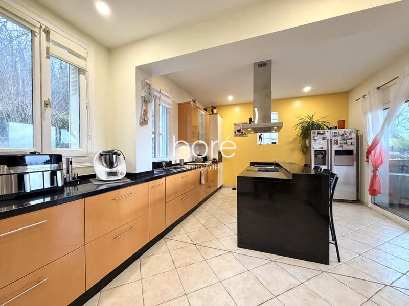 Maison - 178 m² - 9 pièces