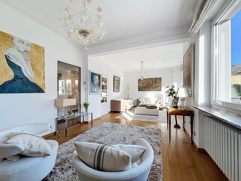 Villa - 207 m² - 9 pièces