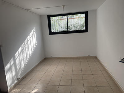 Local commercial - 85 m² - 5 pièces