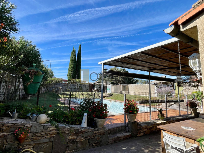 Maison - 240 m² - 8 pièces