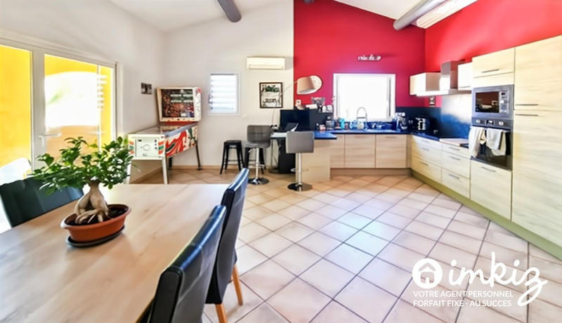 Maison - 408 m² - 13 pièces