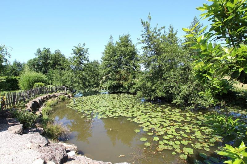 Propriété - 228 m² - 9 pièces