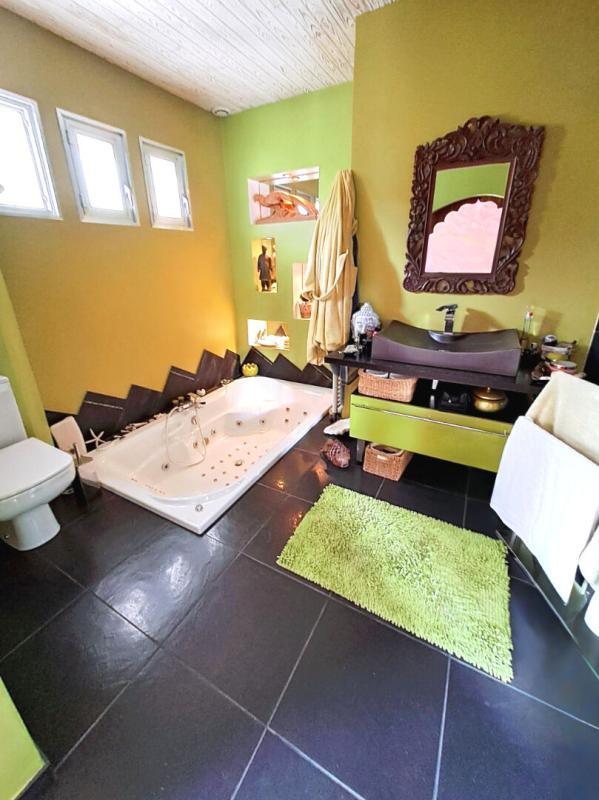 Maison - 222 m² - 8 pièces