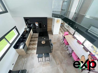 Maison - 234 m² - 7 pièces