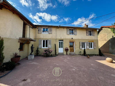 Maison - 221 m² - 7 pièces