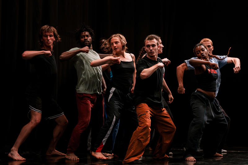 Balkis Moutashar - Nous n'arrivons pas les mains vides