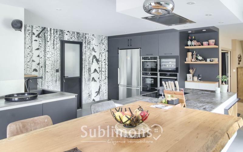 Maison traditionnelle - 246 m² - 8 pièces