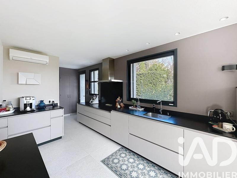 Maison - 280 m² - 10 pièces