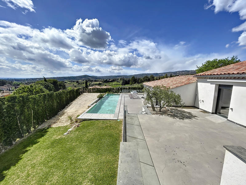 Villa - 300 m² - 6 pièces