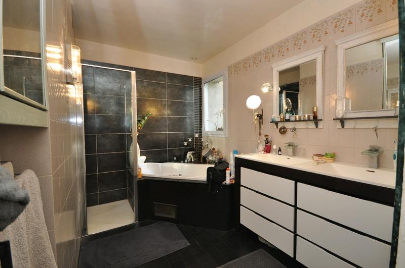 Maison - 226 m² - 9 pièces