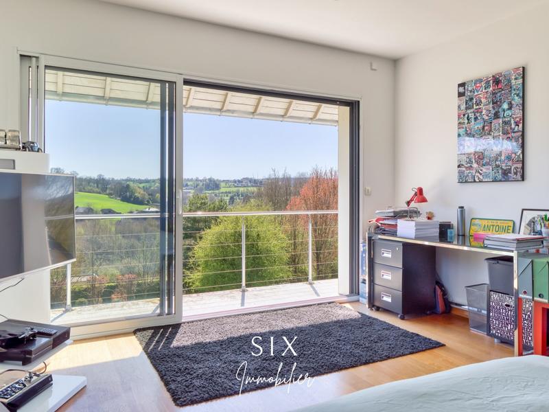 Maison - 270 m² - 9 pièces