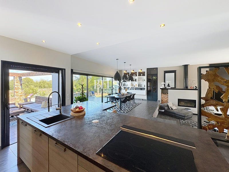 Villa - 211 m² - 4 pièces