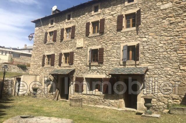 Maison en pierre - 200 m² - 8 pièces