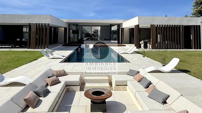 Maison - 282 m² - 7 pièces