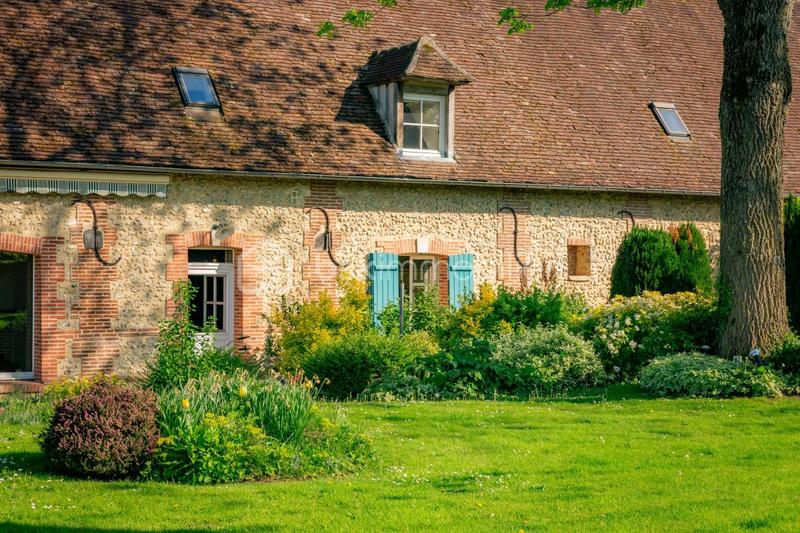 Propriété - 324 m² - 11 pièces