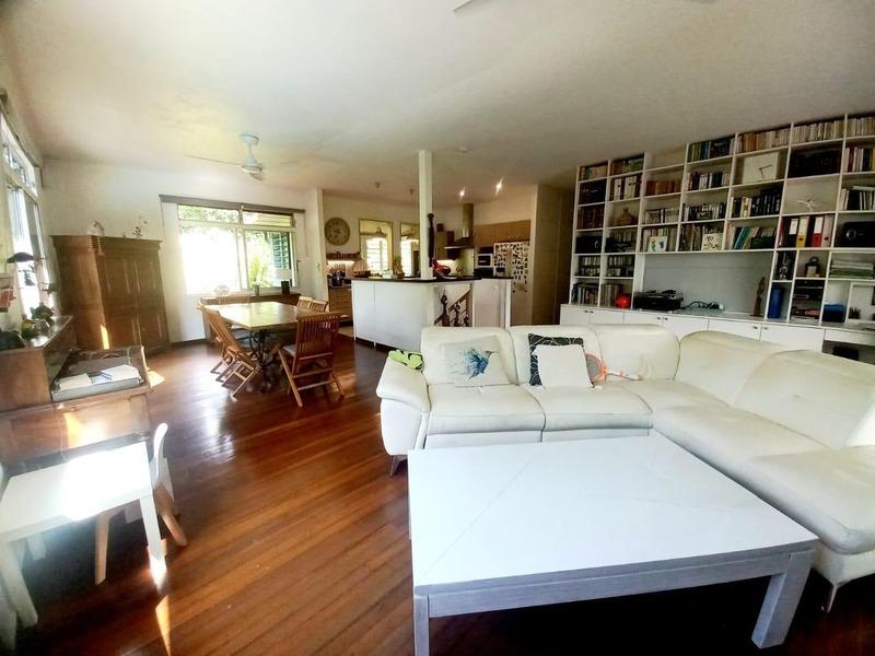 Villa - 257 m² - 9 pièces