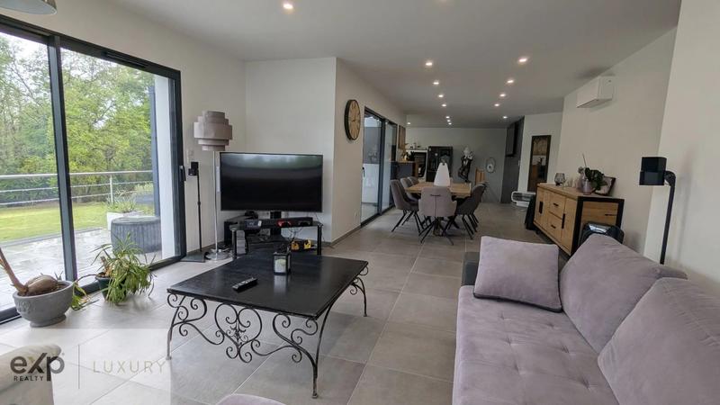 Maison - 180 m² - 6 pièces