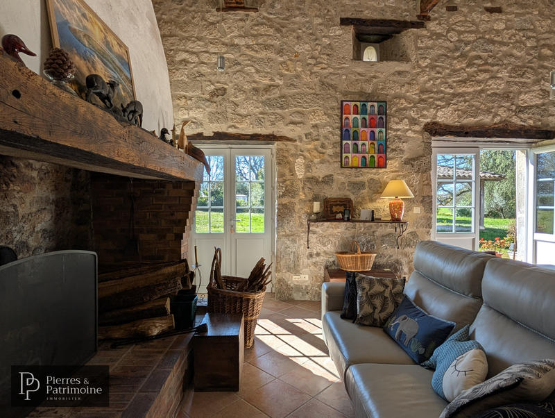 Propriété - 308 m² - 9 pièces