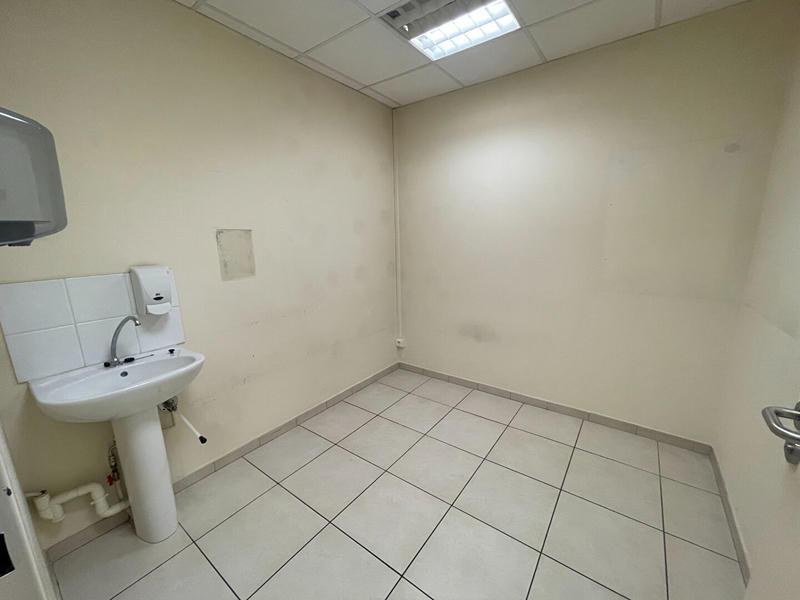 Local commercial - 114 m² - 4 pièces