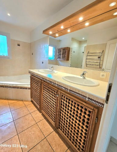 Maison - 121 m² - 6 pièces