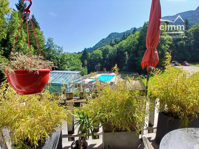 Maison - 240 m² - 4 pièces