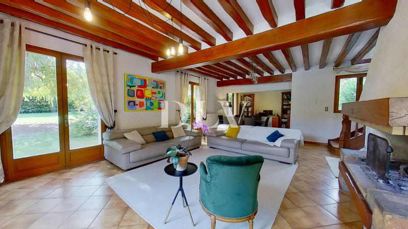 Maison - 214 m² - 8 pièces