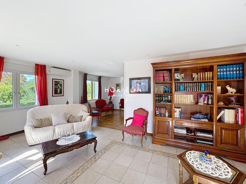 Villa - 262 m² - 10 pièces