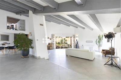 Villa - 284 m² - 7 pièces