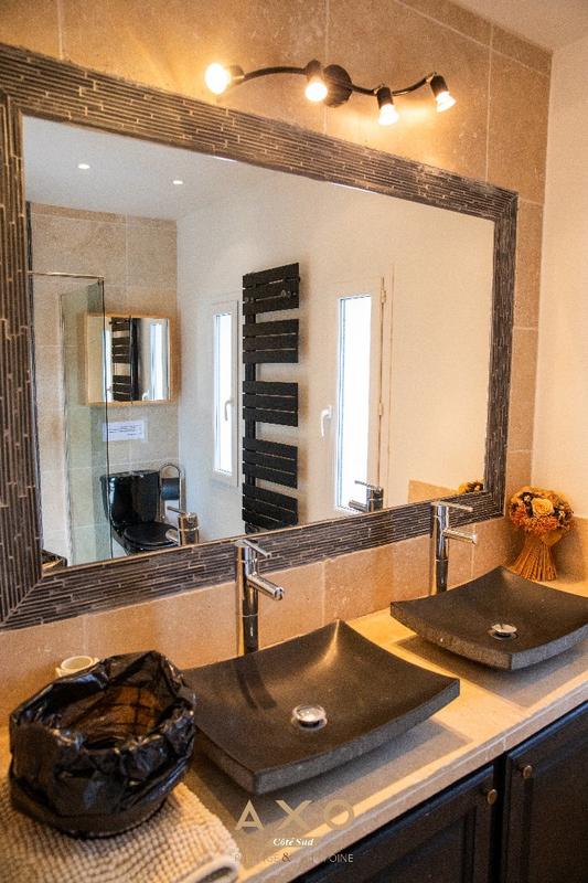 Maison - 220 m² - 8 pièces