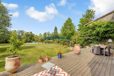 Maison - 500 m² - 16 pièces