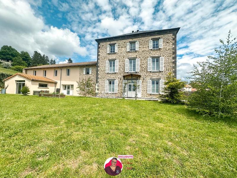 Maison - 868 m² - 23 pièces