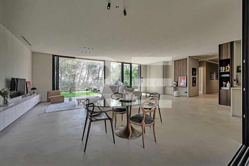 Villa - 240 m² - 6 pièces