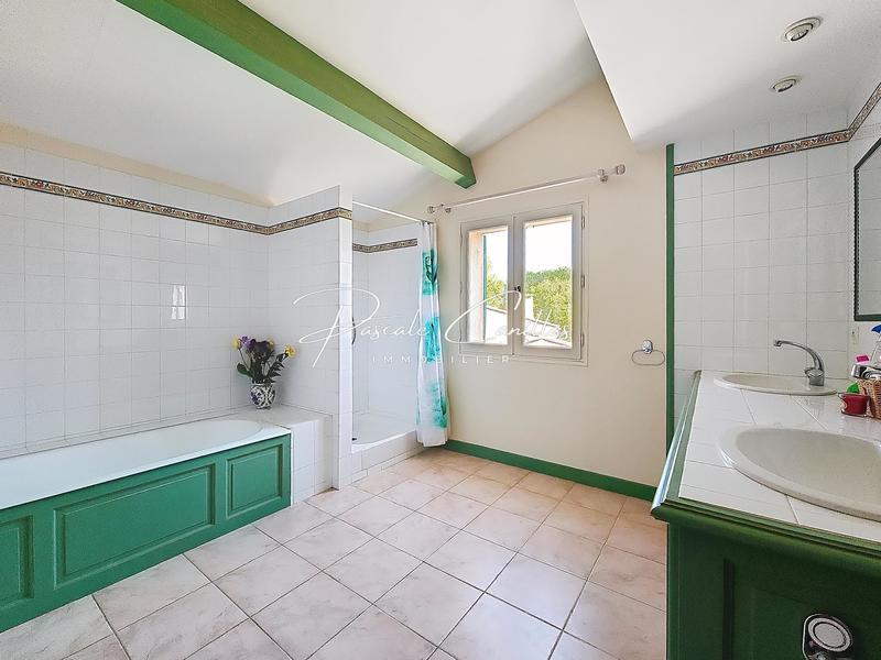 Villa - 258 m² - 10 pièces