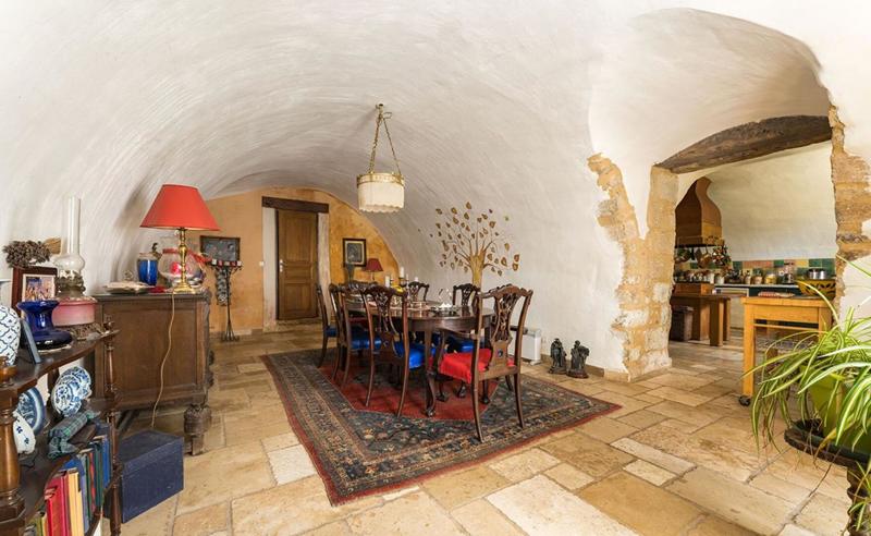 Mas - 691 m² - 13 pièces