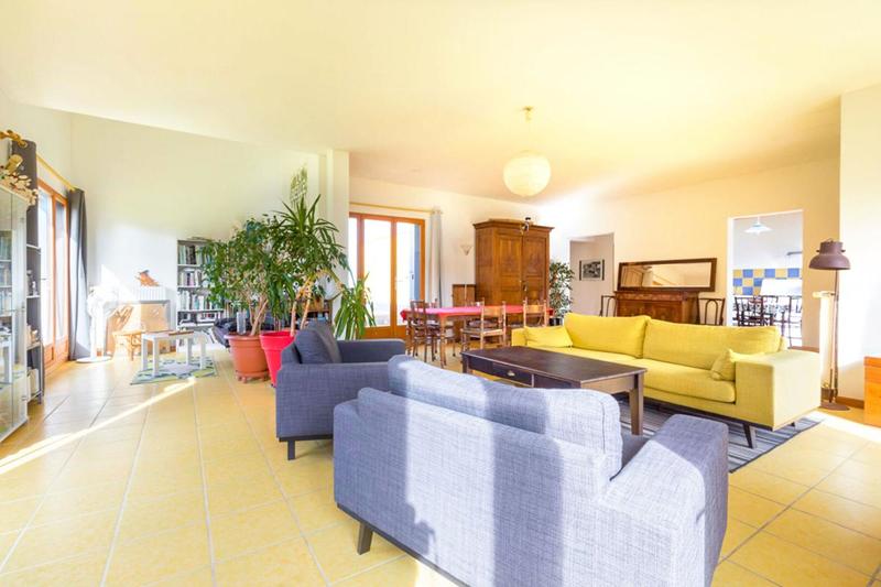 Maison - 260 m² - 12 pièces