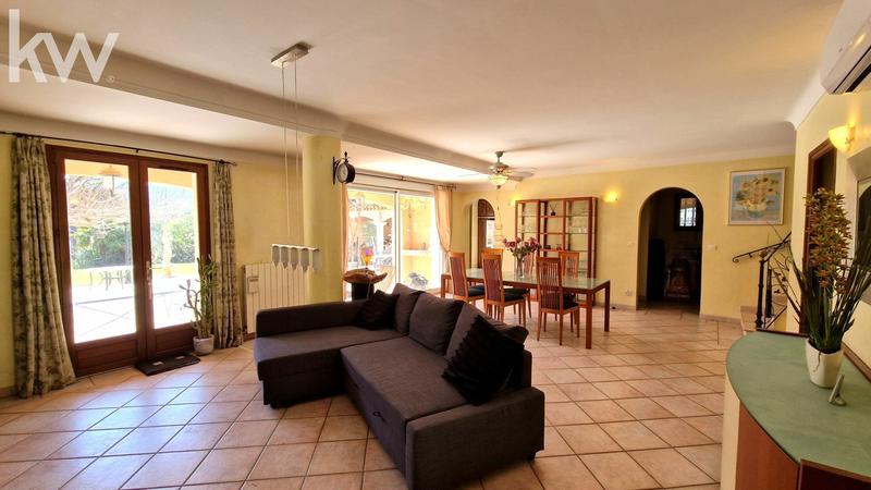 Maison provençale - 256 m² - 9 pièces