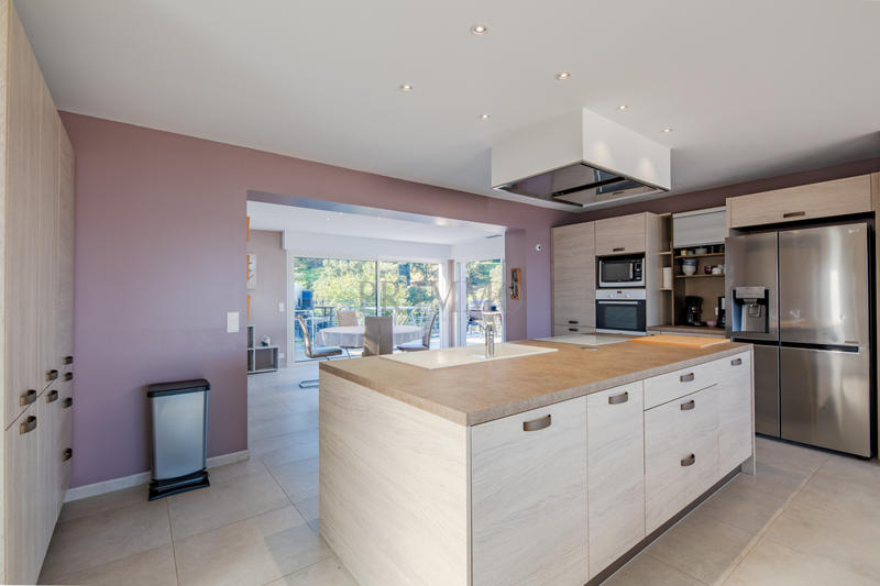 Maison - 261 m² - 7 pièces