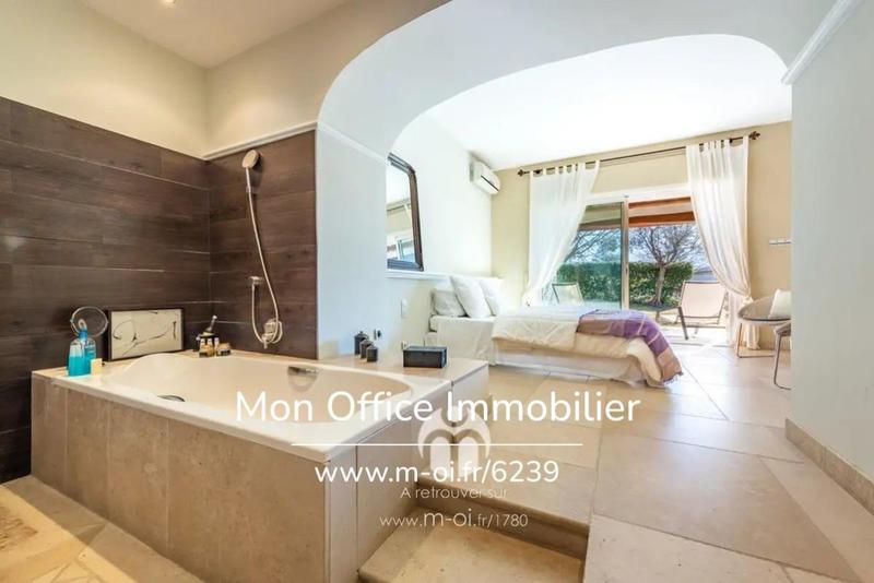 Propriété - 191 m² - 6 pièces