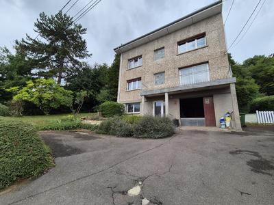 Maison traditionnelle - 198 m² - 8 pièces