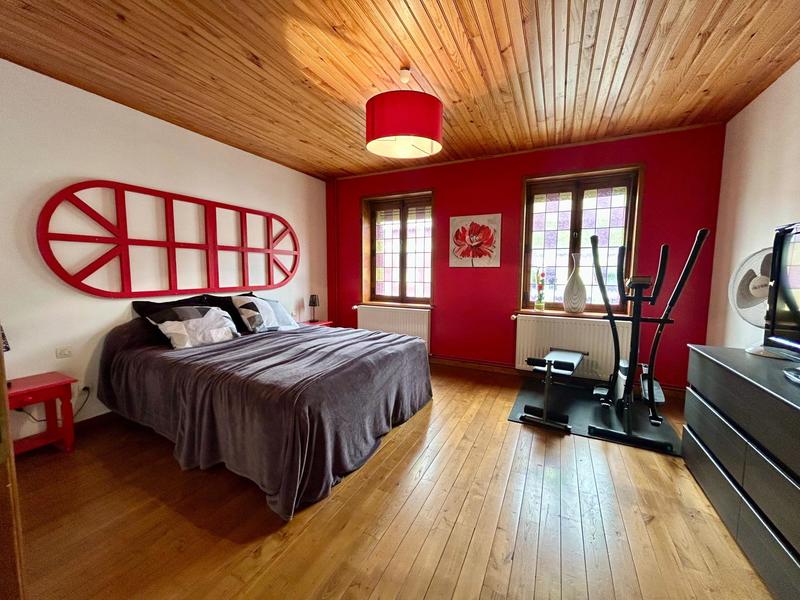 Maison - 323 m² - 6 pièces