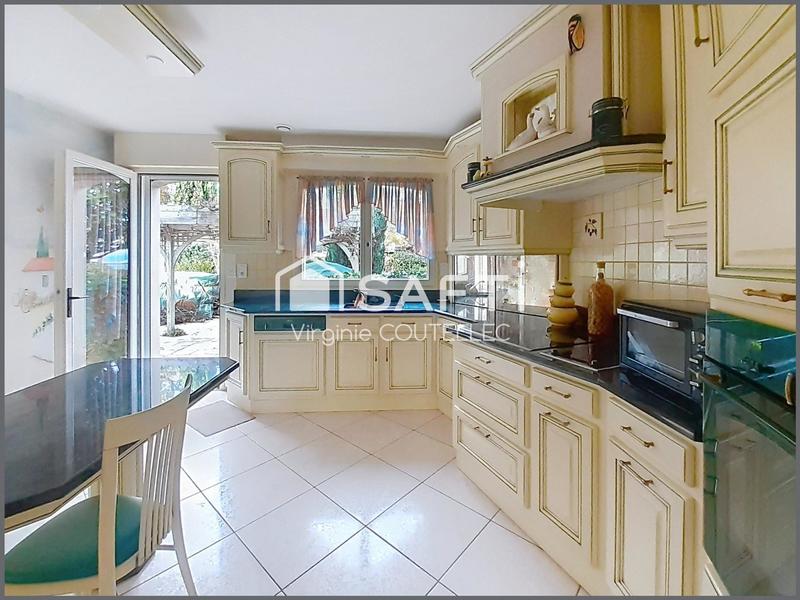 Maison - 254 m² - 12 pièces