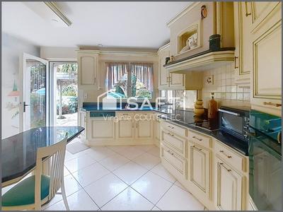 Maison - 254 m² - 12 pièces