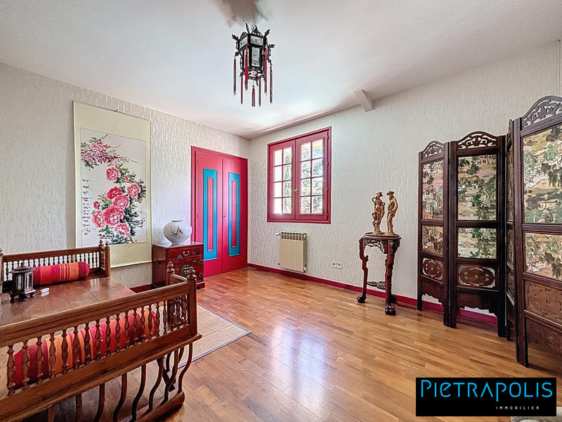 Maison - 278 m² - 9 pièces