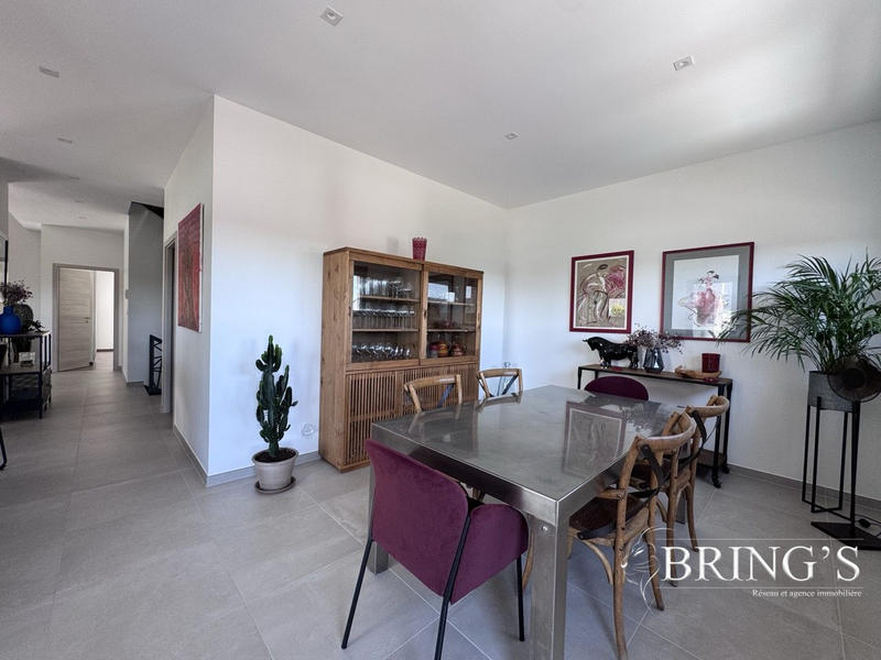 Maison - 221 m² - 7 pièces