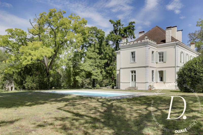 Maison - 408 m² - 12 pièces