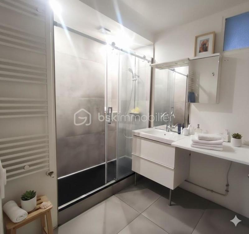 Appartement - 93 m² - 5 pièces