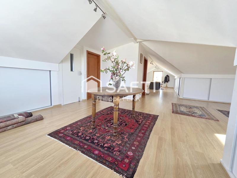 Maison - 262 m² - 6 pièces