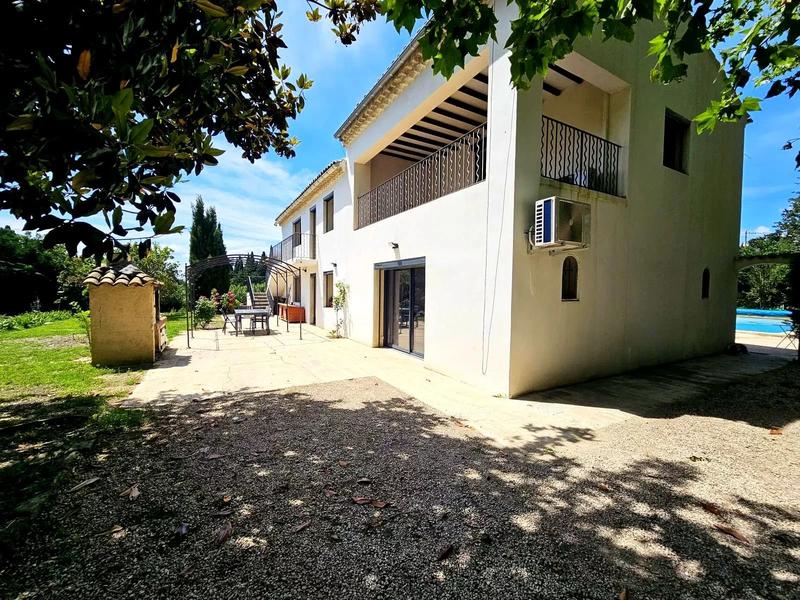 Maison - 230 m² - 8 pièces