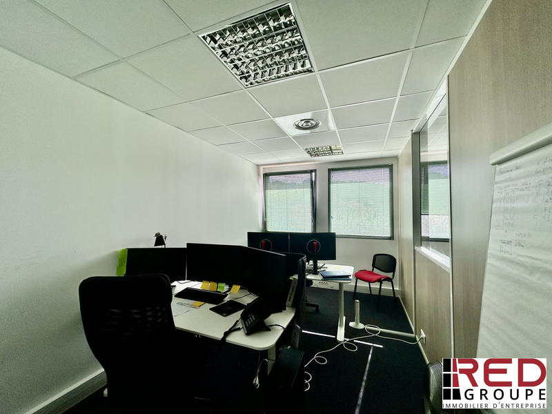 Bureau - 90 m² - 6 pièces